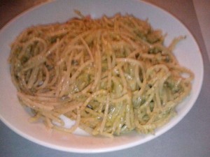 espaguetis al pesto